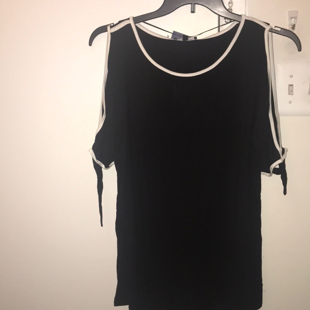 Brand new Black/white cold shoulder top